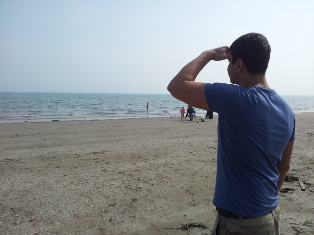 Tentando avistar a Croácia daqui da praia de Lido de Veneza - Magu Mathias