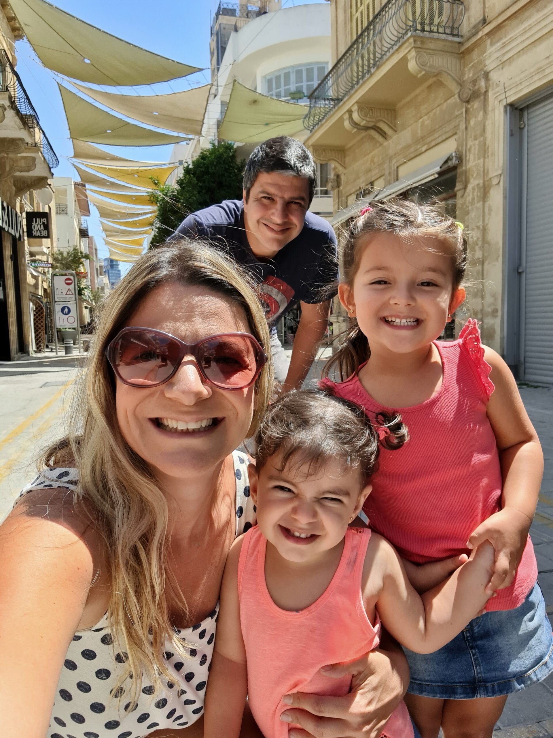 Uma família de mochileiros curtindo a última capital dividida do mundo: Nicósia, no Chipre - Magu Mathias