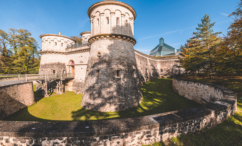 O histórico Fort Thüngen e o Museu Drai Eechelen ao fundo - Luxembourg City