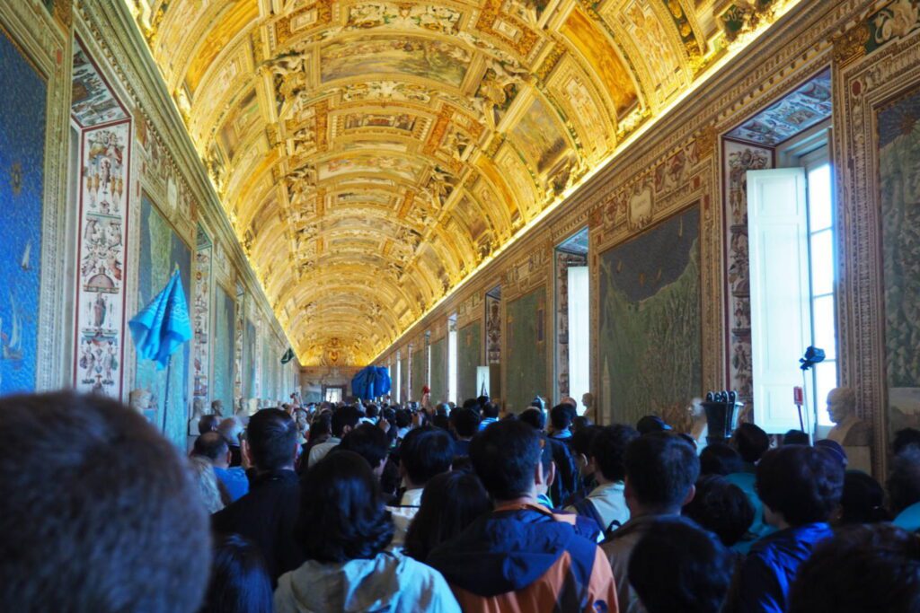 Galeria dos Mapas lotadas - Emma Victoria Stokes