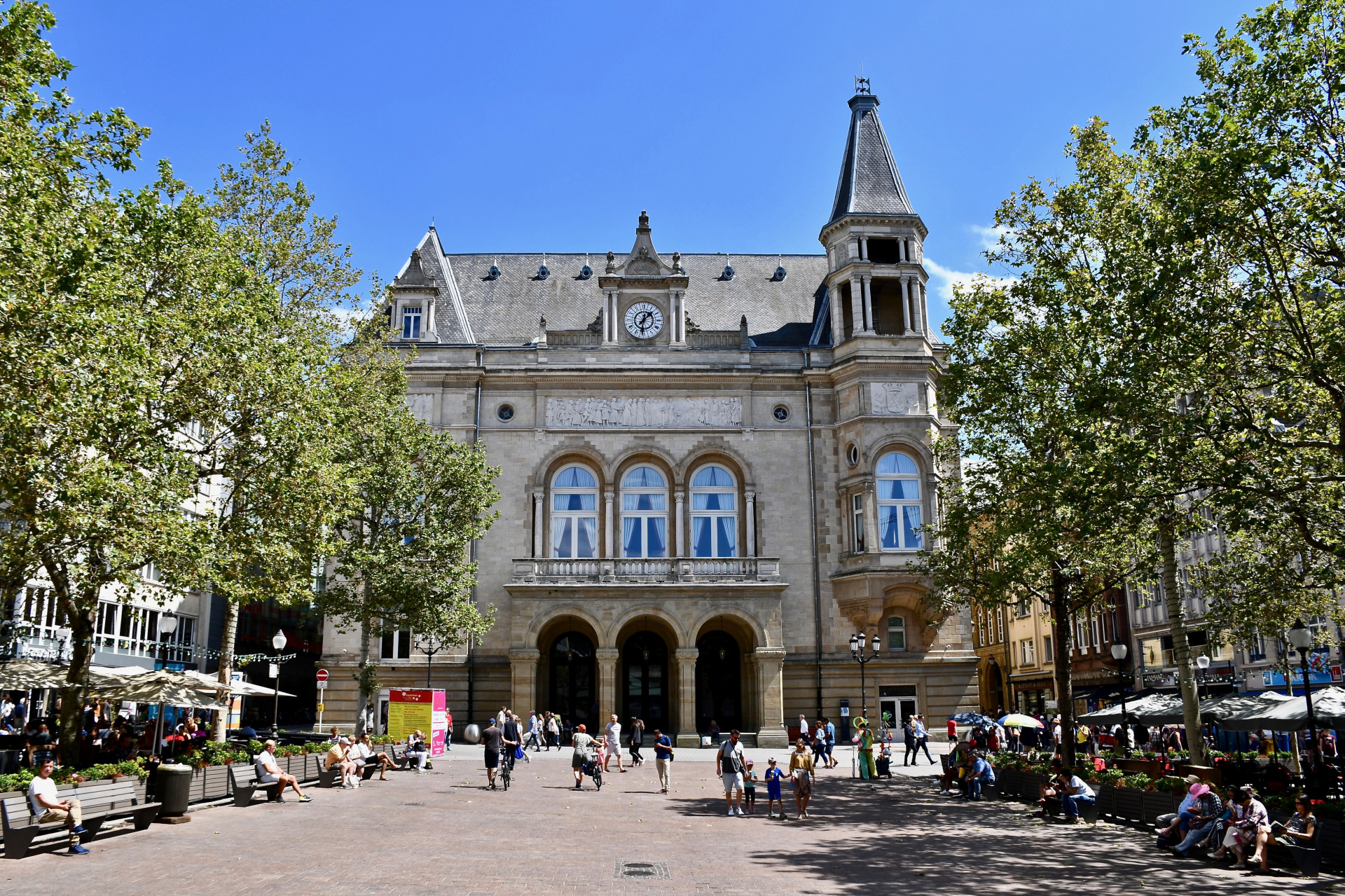 A Place d'Armes em Luxemburgo exala vida em qualquer época do ano! - Luxembourg City