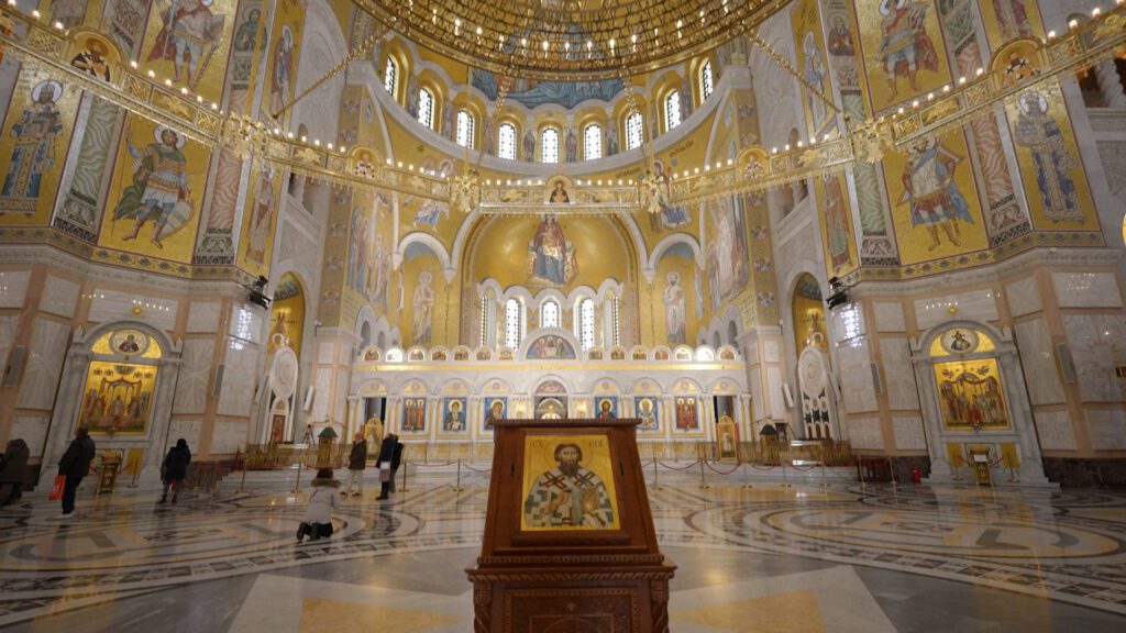O belíssimo interior da Igreja de São Sava em Belgrado - Grad Beograd