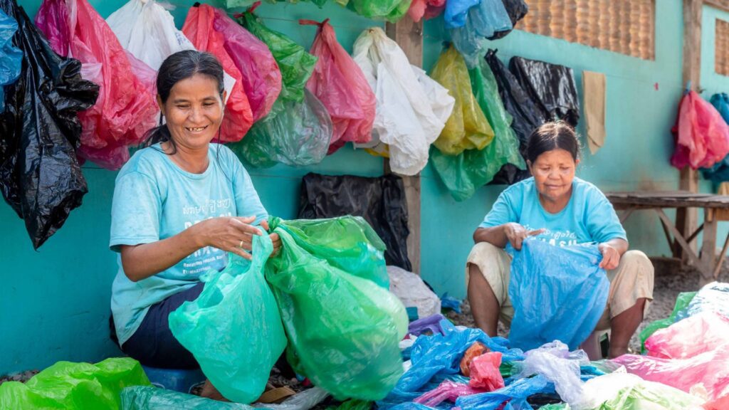 Iniciativas sociais Phnom Penh Rehash trash Cambodia - Adventure.com