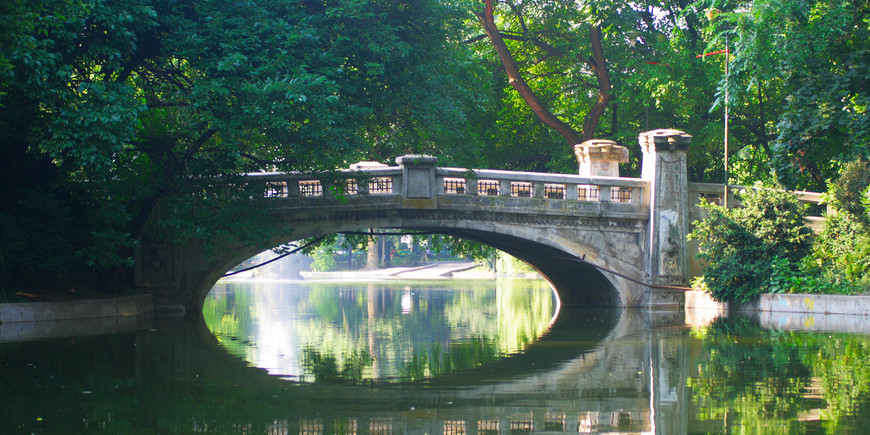 Parque Cișmigiu Bucareste - NewEra Hotel