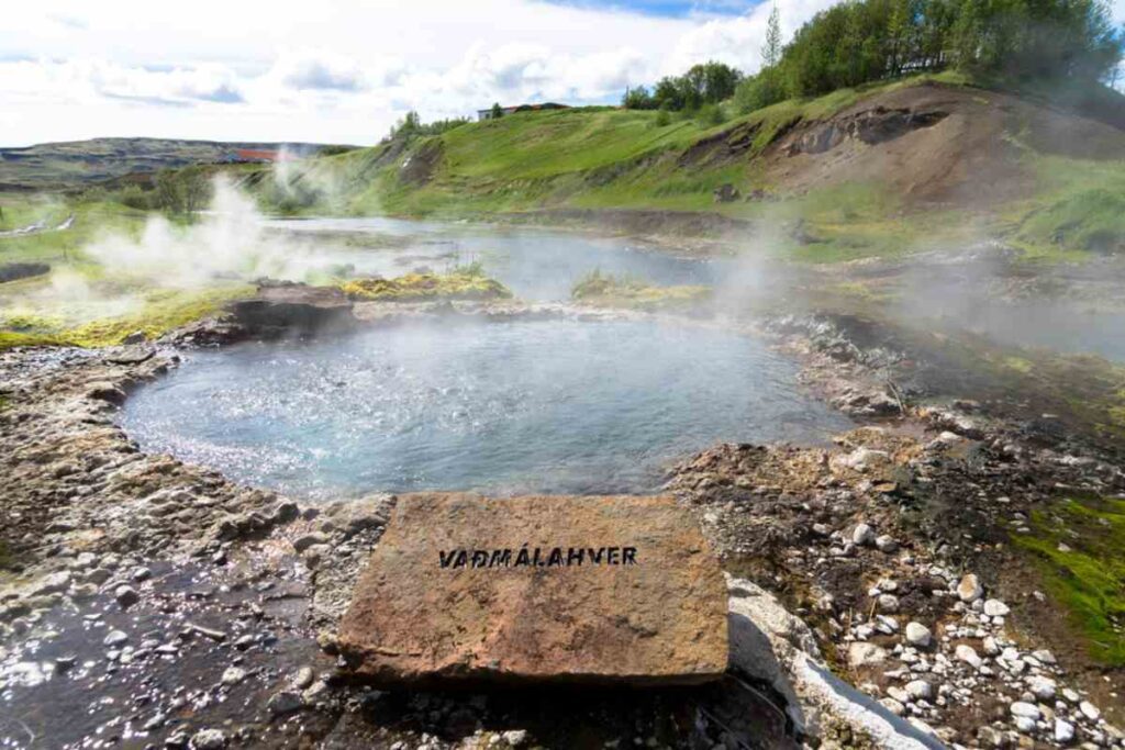 Secret Lagoon Islândia - Campervan Iceland