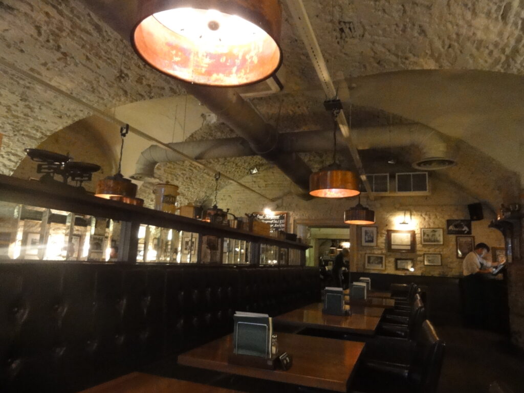 Stroganoff Steak House São Petersburgo - Magu Mathias