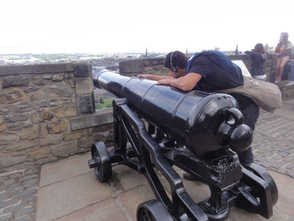 Canhão histórico do Castelo de Edimburgo - Edinburgh Tickets