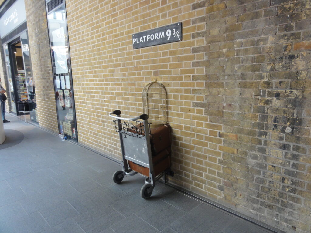 Kings Cross Station Plataforma 9 34 - Magu Mathias