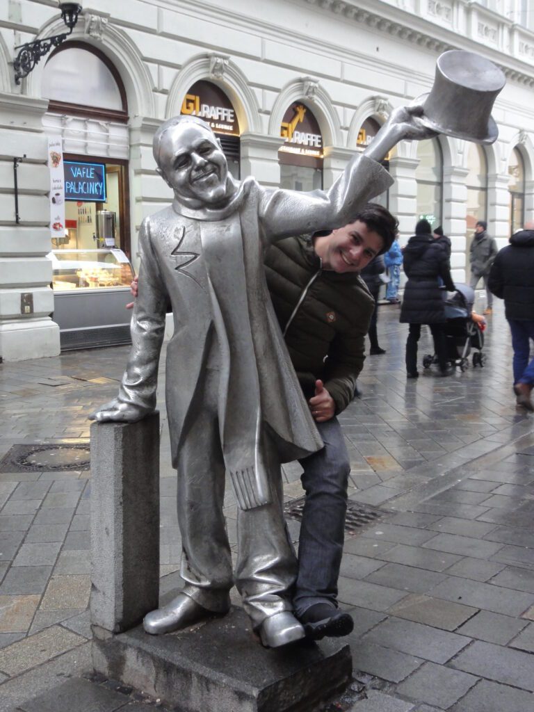 Estátuas na cidade velha da Bratislava - Magu Mathias