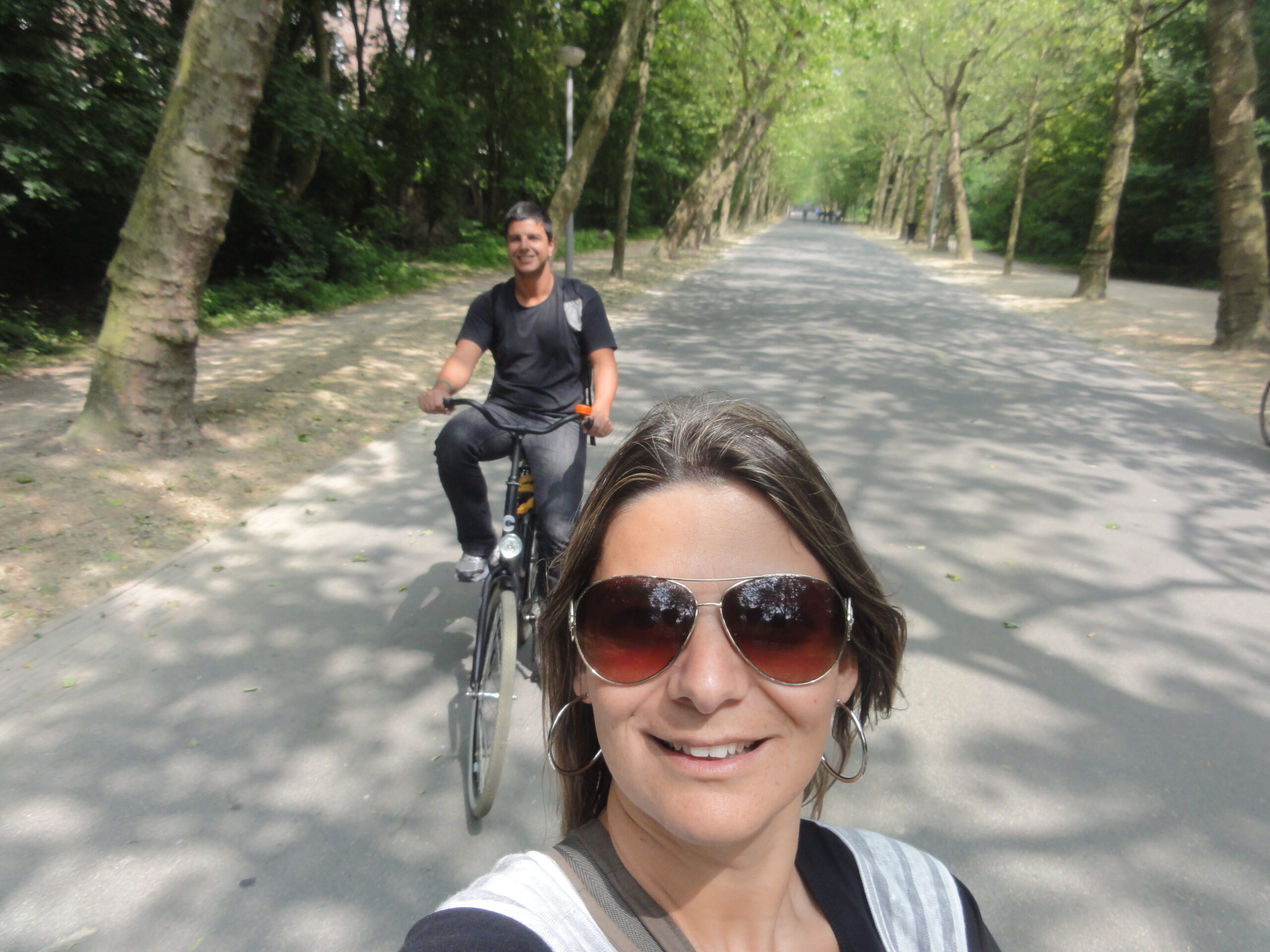Não tem jeito melhor de curtir as atrações de Amsterdã do que andando de bicicleta pela cidade - Magu Mathias