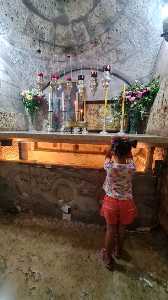 Oração na Tumba de Maria em Jerusalém - Magu Mathias