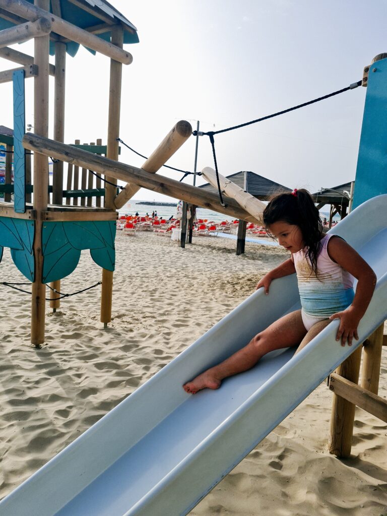 Parquinhos ao longo do Promenade de Tel Aviv - Magu Mathias
