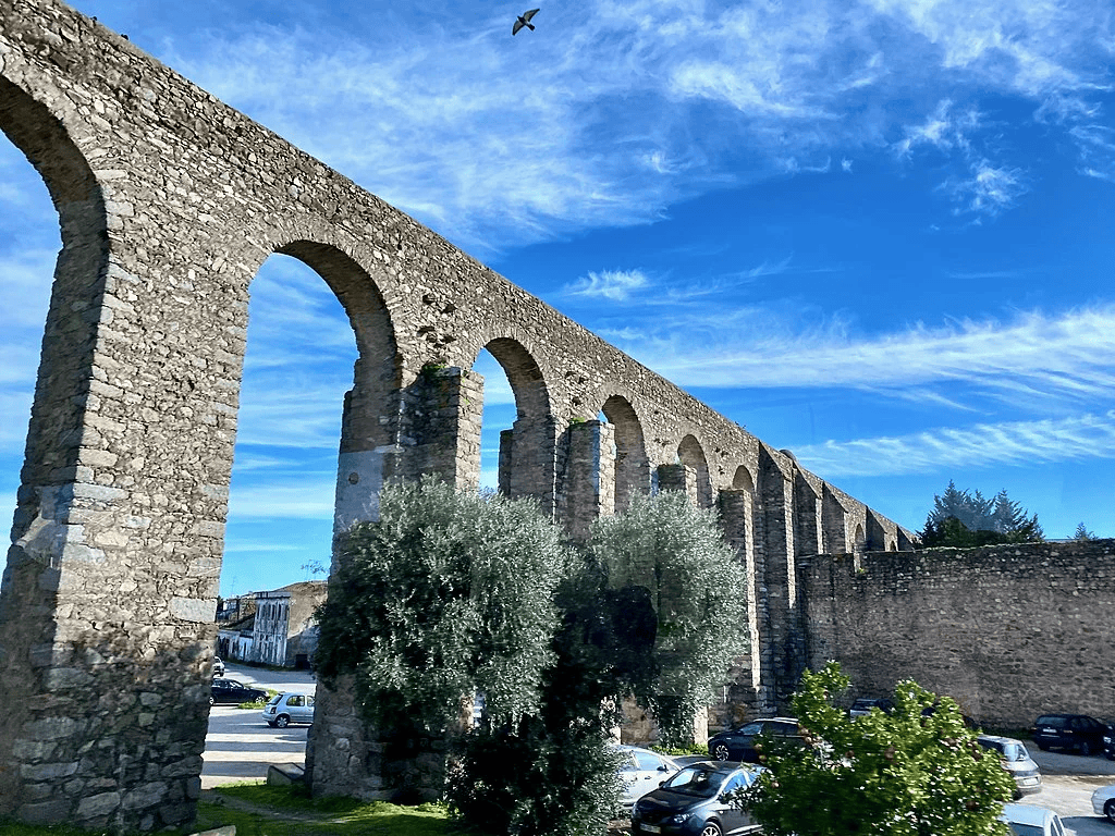 Aqueduto da Agua da Prata Évora - Nomads Travel Guide