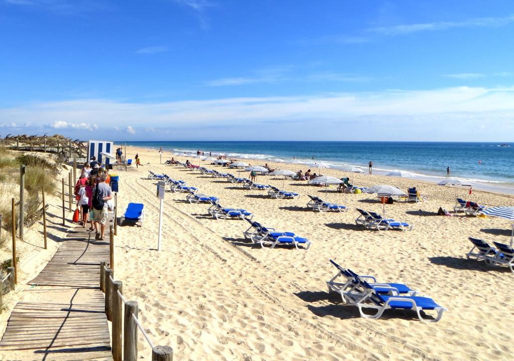 Praia do Barril, uma das principais atrações de Santa Luzia Portugal - Booking.com