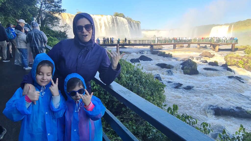 Capa de chuva é essencial no Parque das Cataratas do Iguaçu - Magu Mathias