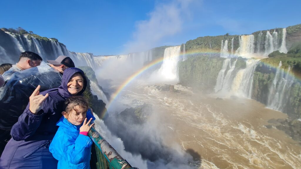 Encarando a Garganta do Diabo com nossas mochileirinhas (ainda que a menor tenha ficado bem assustada)! - Magu Mathias