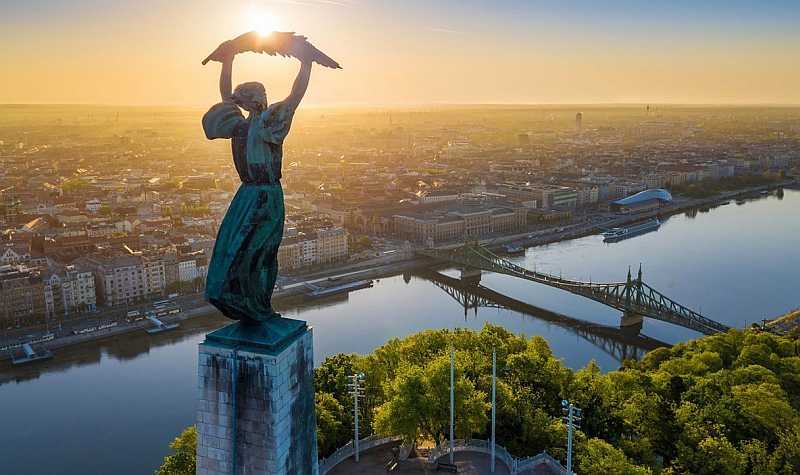 Estátua da Liberdade Budapeste - Budapest.city