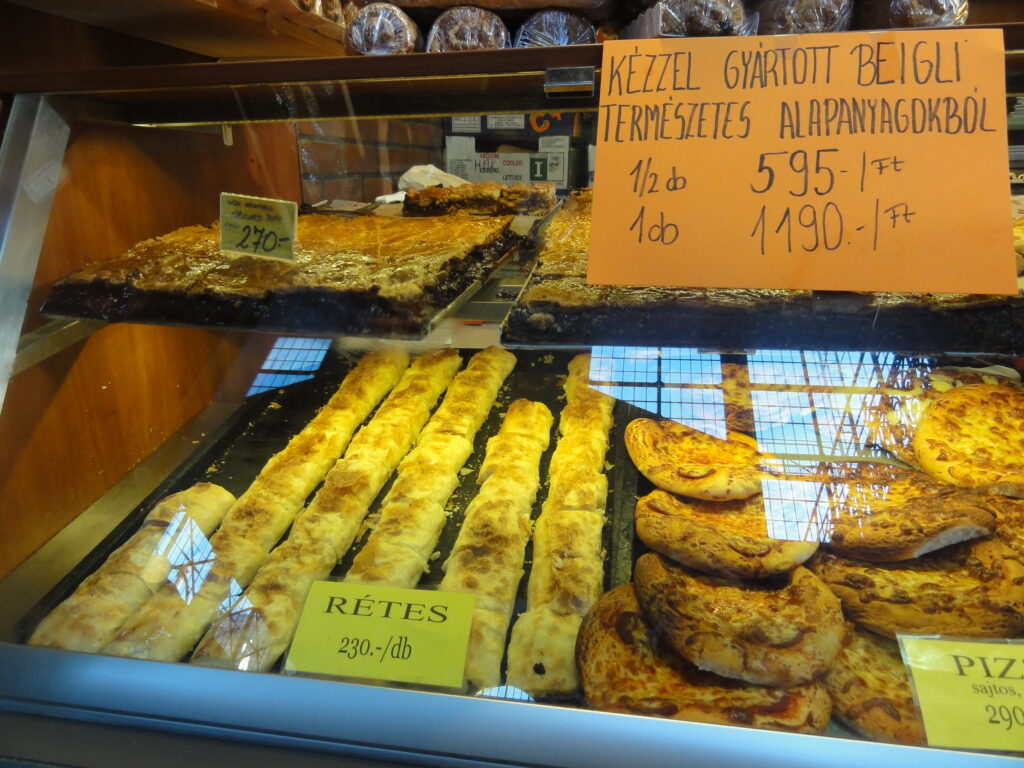 Experimentando doces hungaros em Budapeste - Magu Mathias