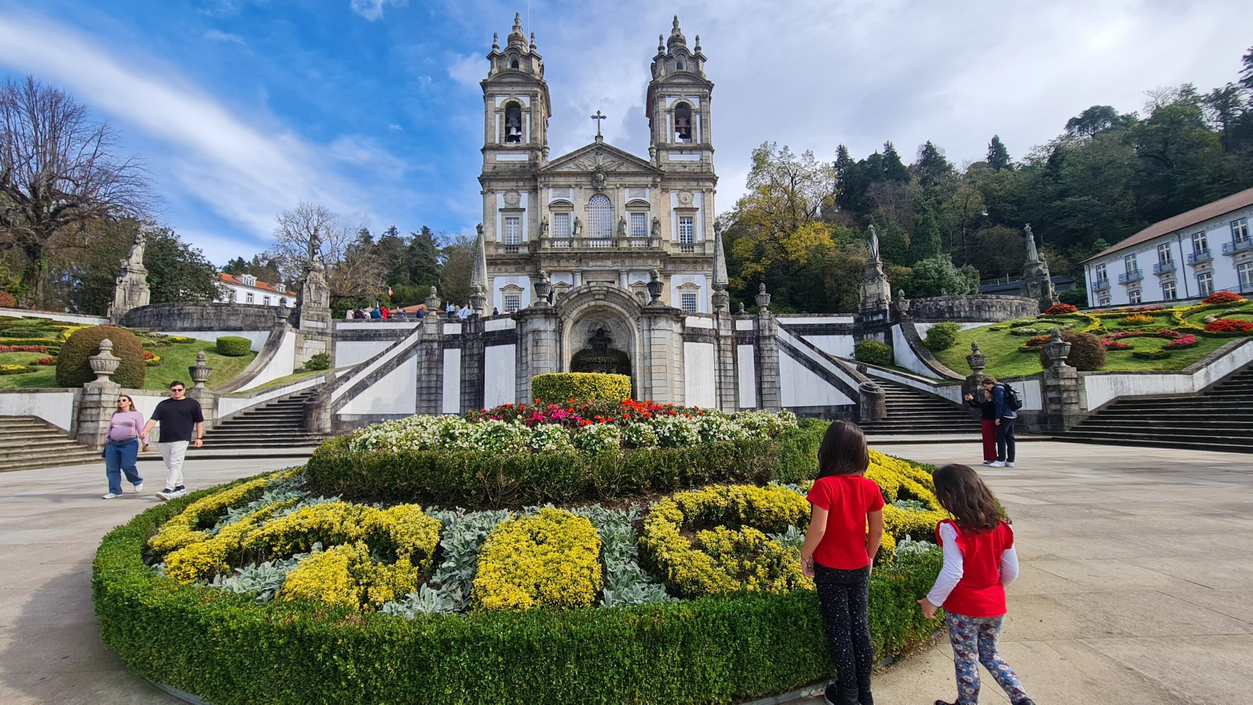 Família curtindo as atrações de Braga - Magu Mathias