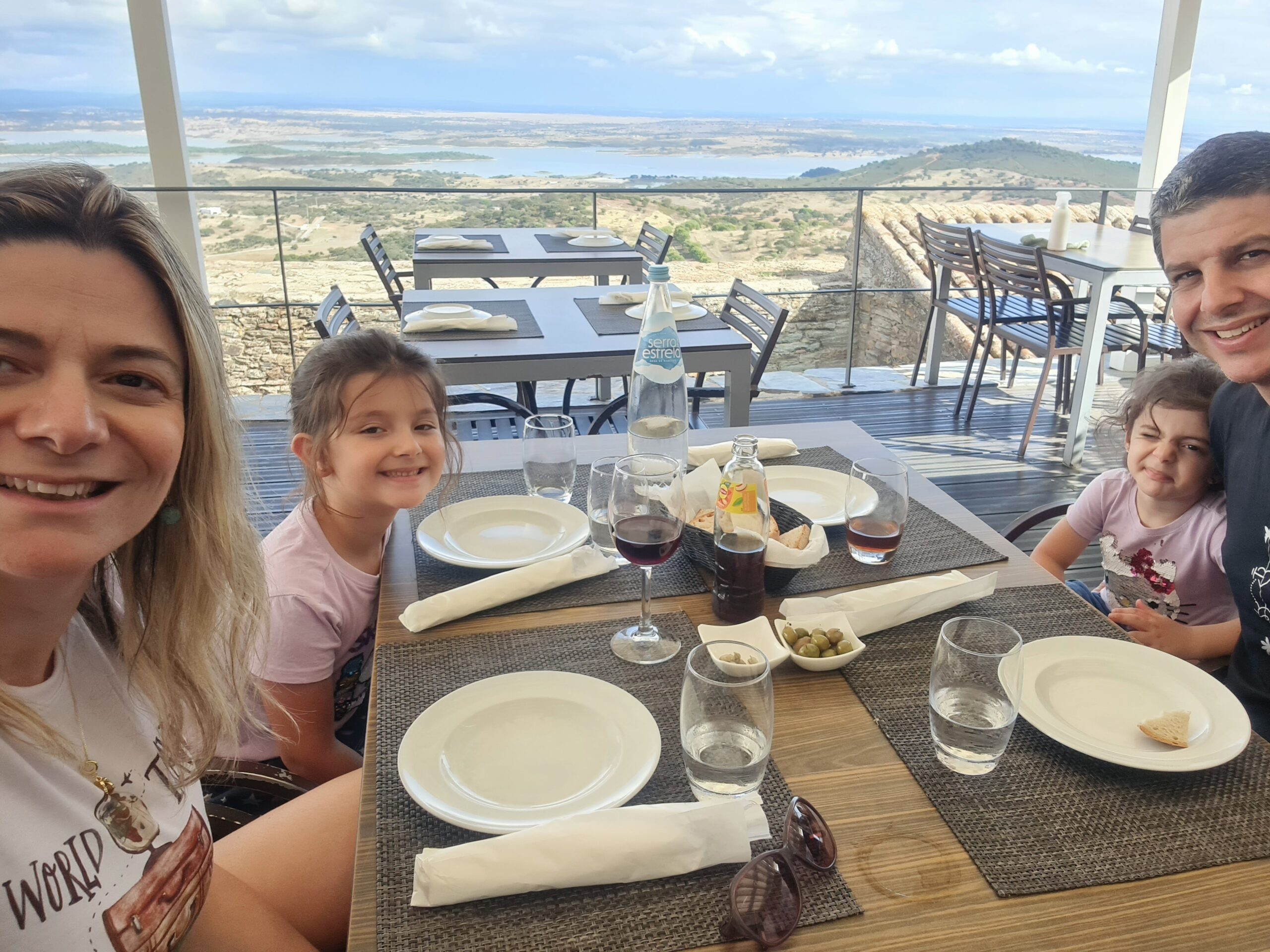 Família curtindo as atrações de Monsaraz - Magu Mathias