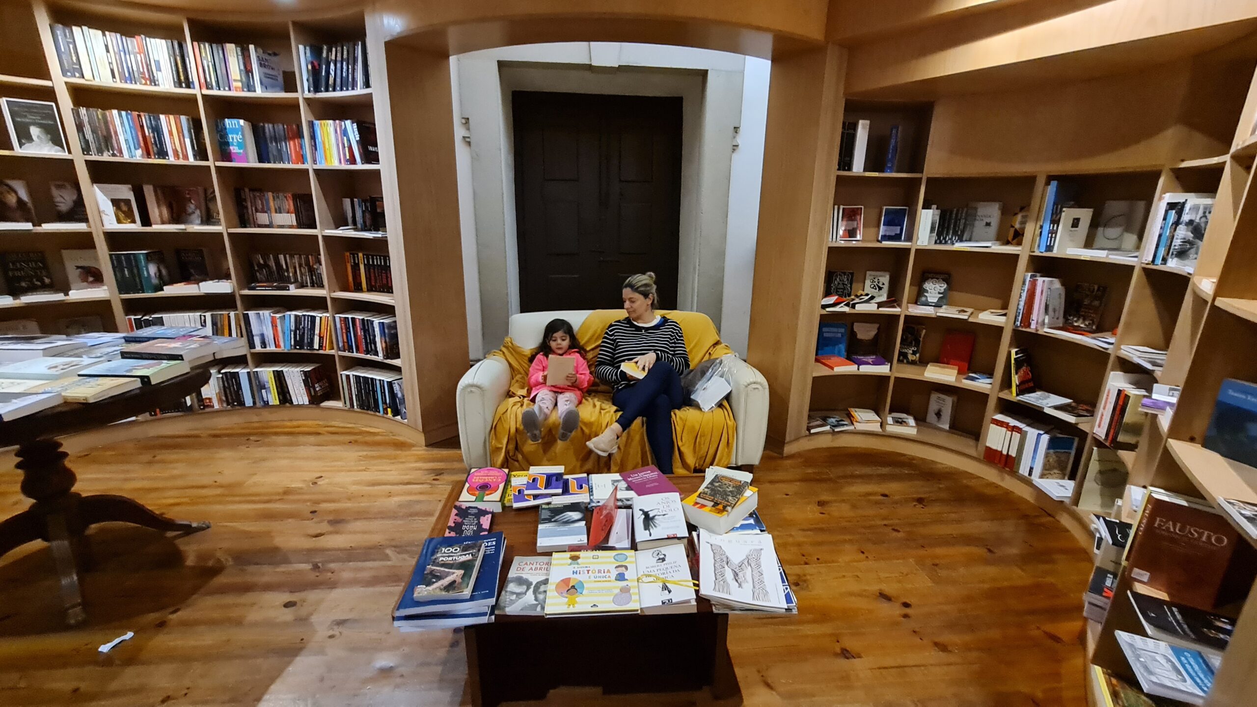 Família curtindo as atrações de Óbidos - Magu Mathias