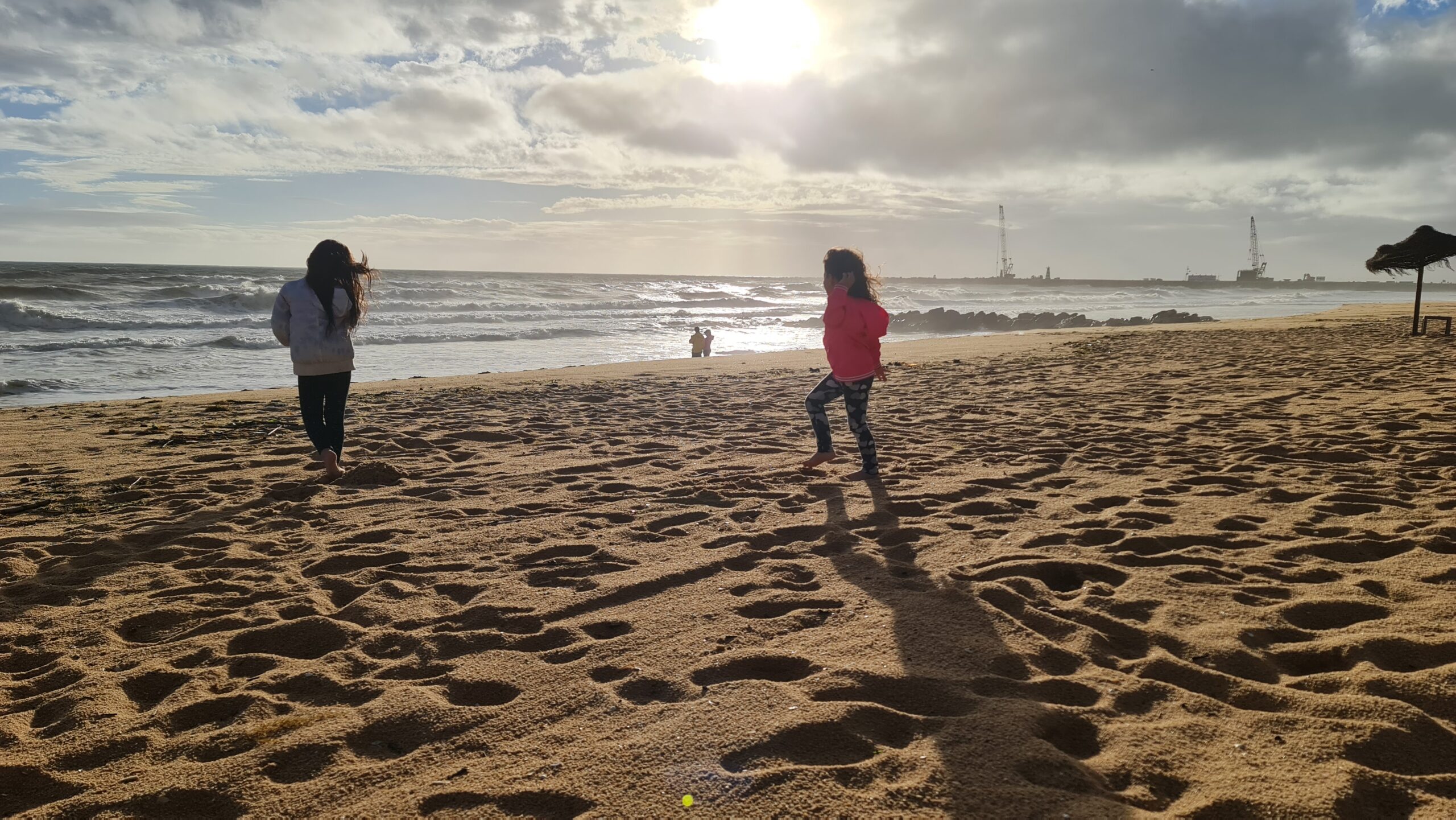 Família curtindo as atrações de Quarteira - Magu Mathias