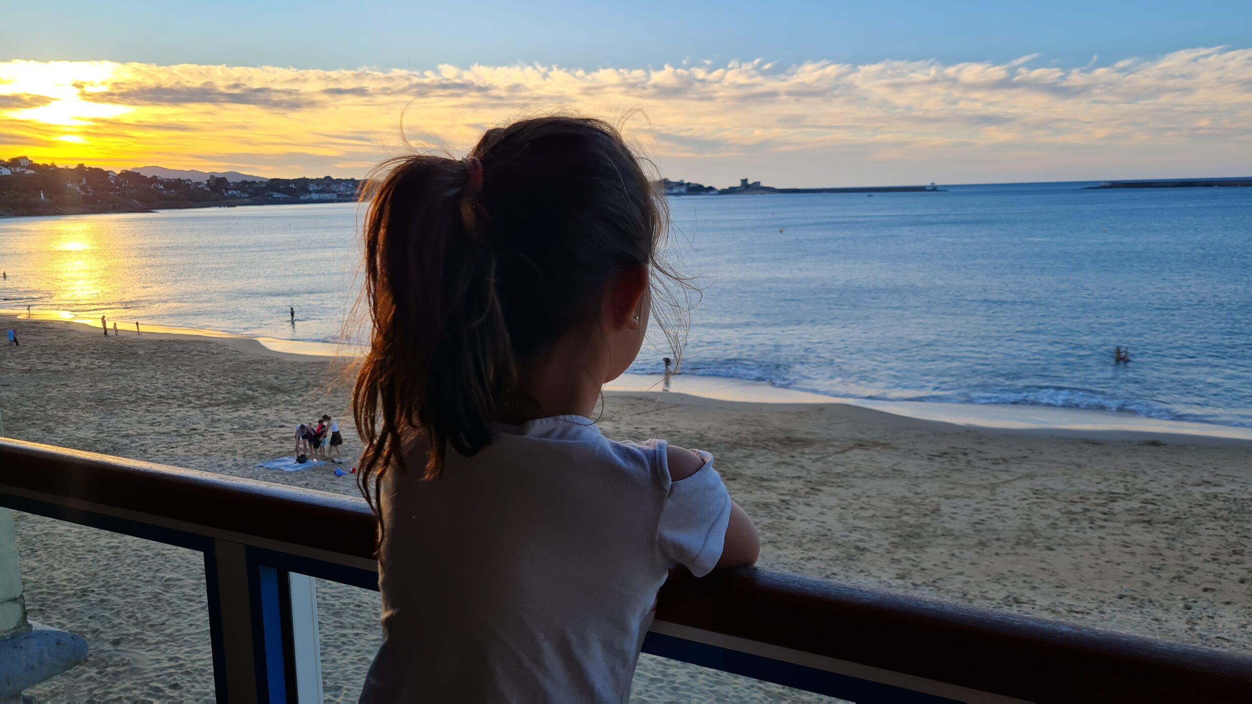 Família curtindo as atrações de Saint Jean de Luz - Magu Mathias