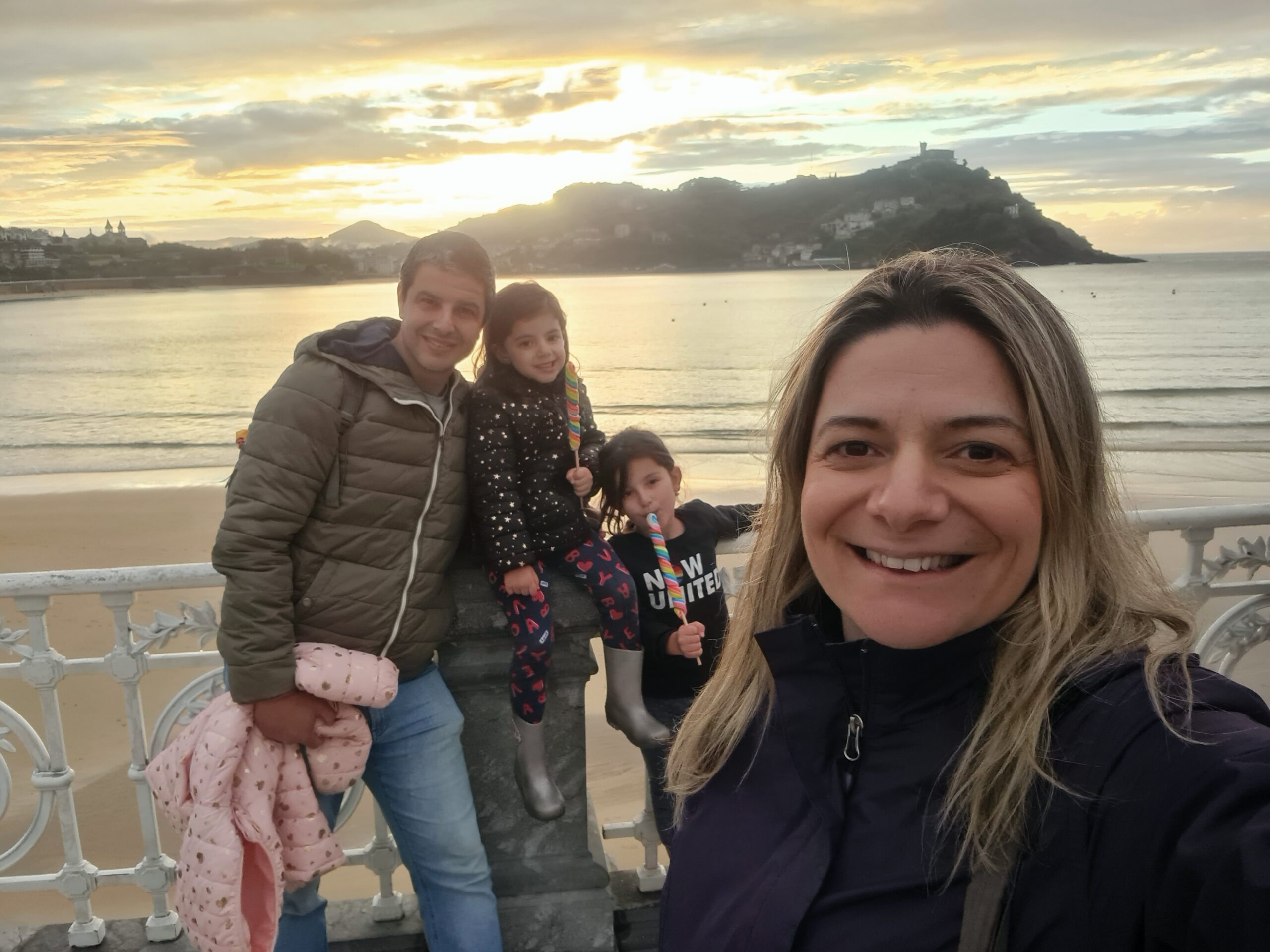 Família curtindo as atrações de San Sebastián - Magu Mathias