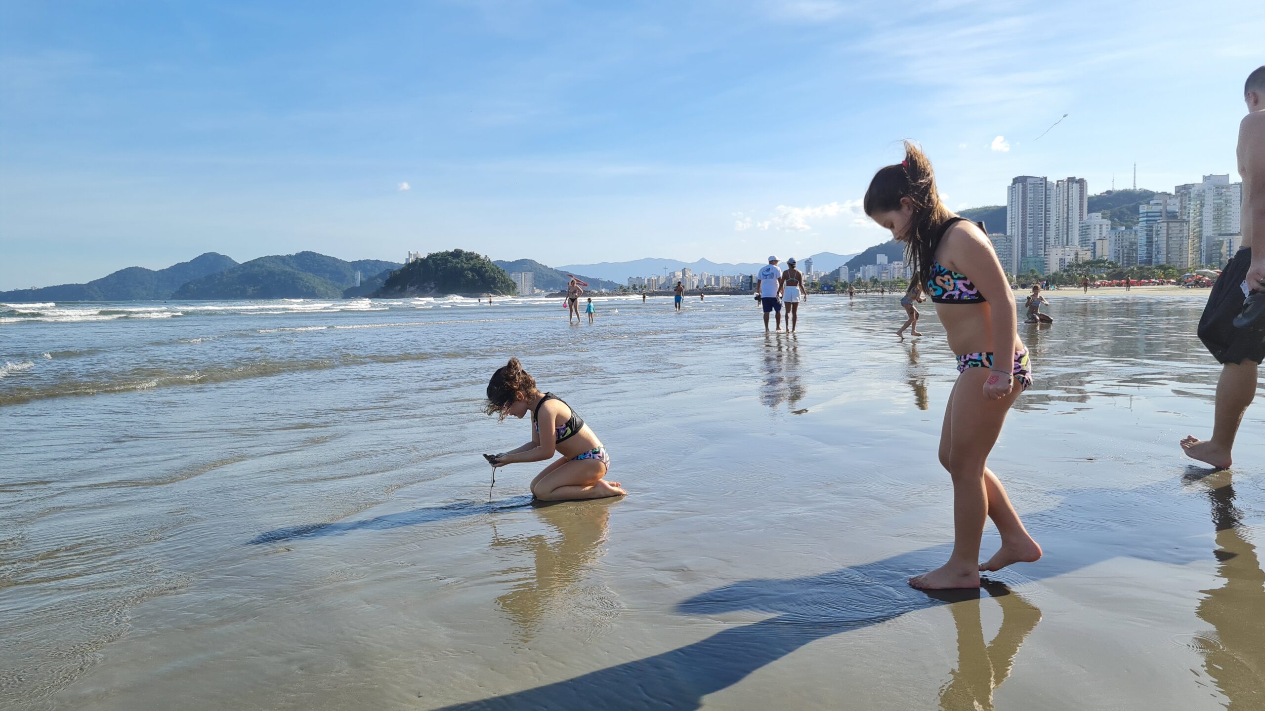 Família curtindo as atrações de Santos - Magu Mathias