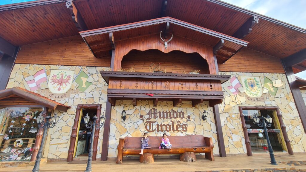 Mundo Tirolês em Treze Tílias - Magu Mathias