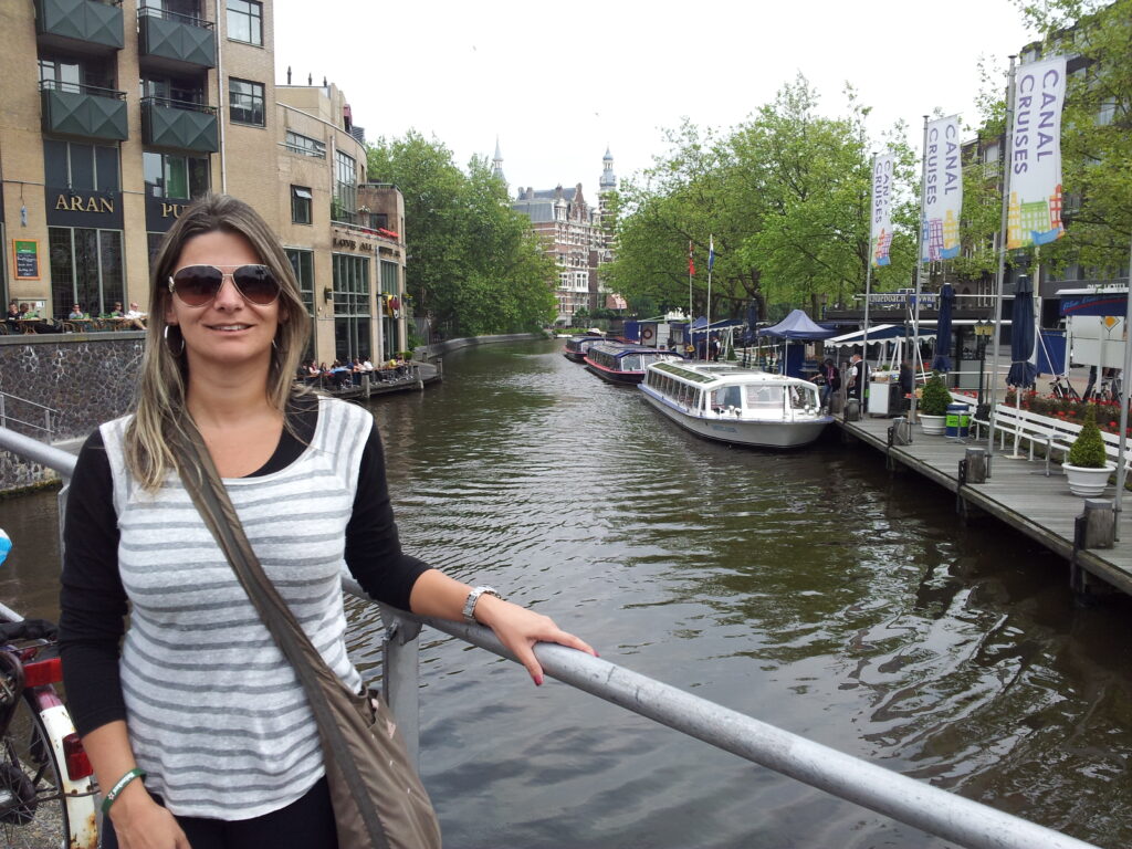 Passeios pelos canais de Amsterdã - Magu Mathias