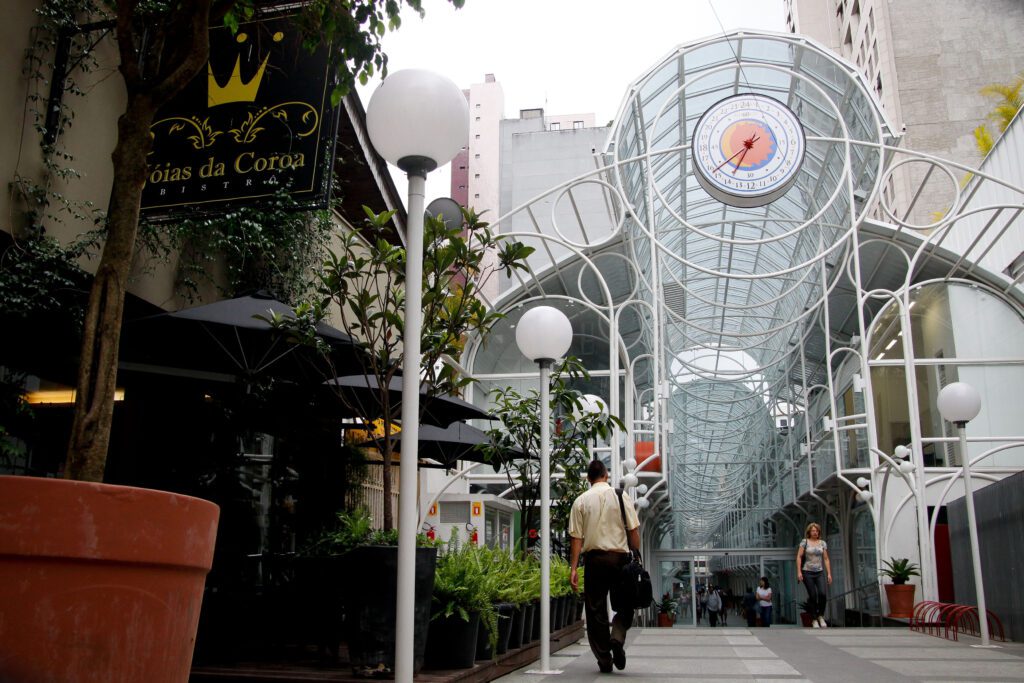 Rua 24 horas Curitiba - Prefeitura Municipal de Curitiba