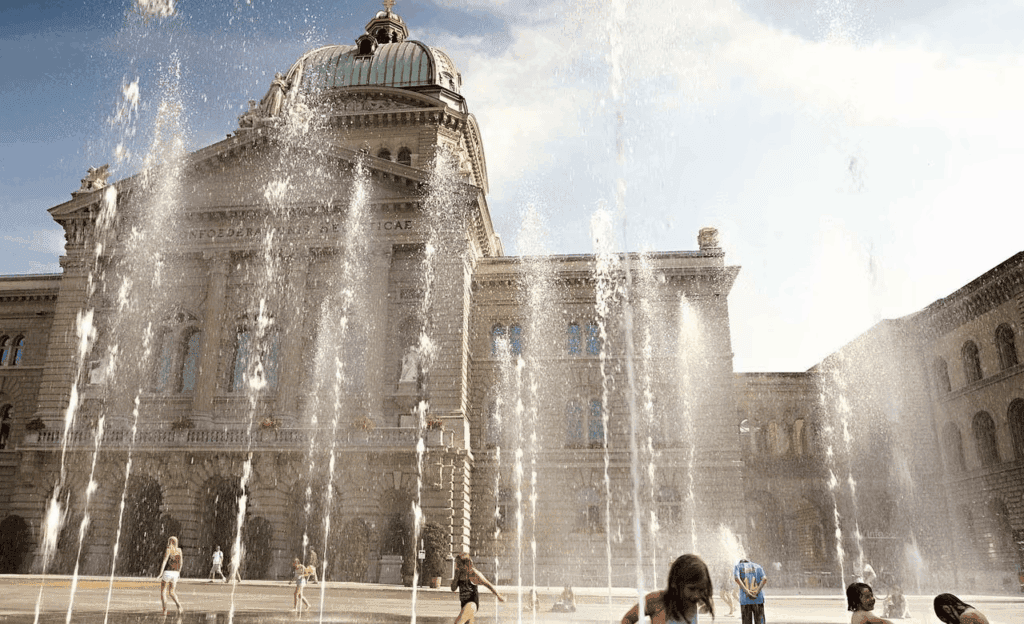 Wasserspiel na Bundesplatz Berna - Tourism Switzerland