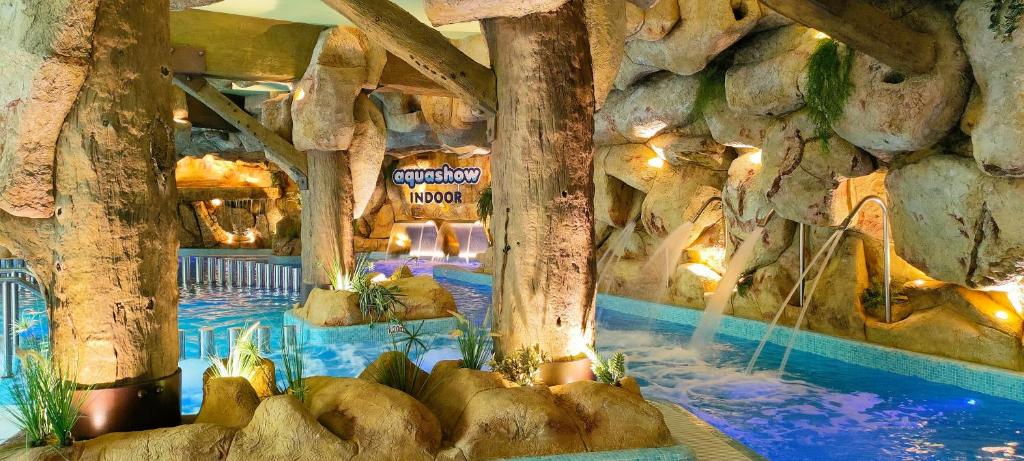 Aquashow Waterpark Quarteira - booking.com