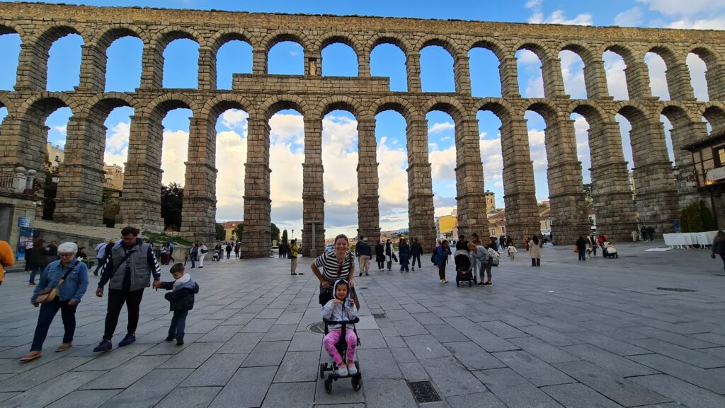 O impressionante Aqueduto de Segóvia - Magu Mathias