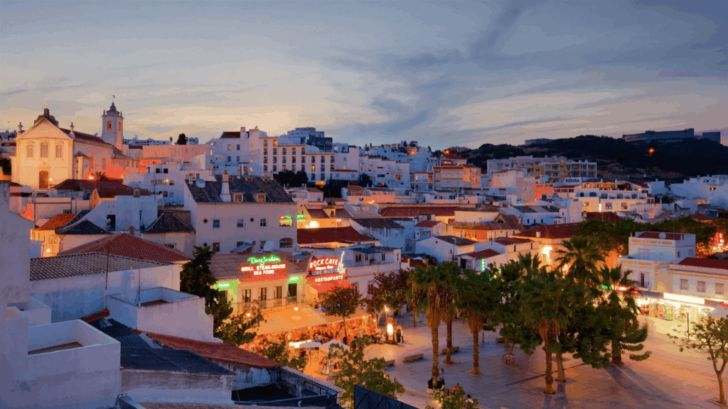 Baixa de Albufeira - Expedia