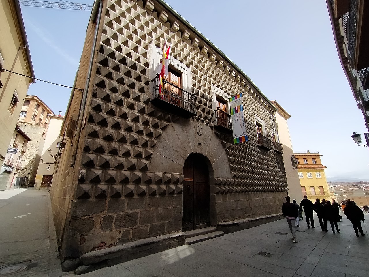 Casa de los picos Segovia - Wikimedia Commons