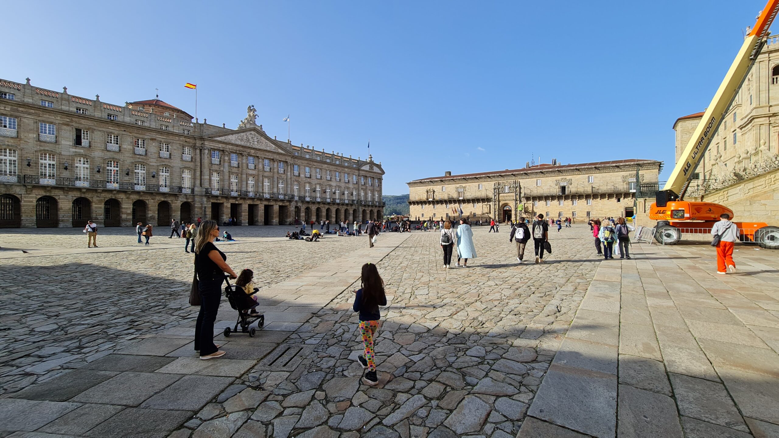 Família curtindo as atrações de Santiago de Compostela - Magu Mathias