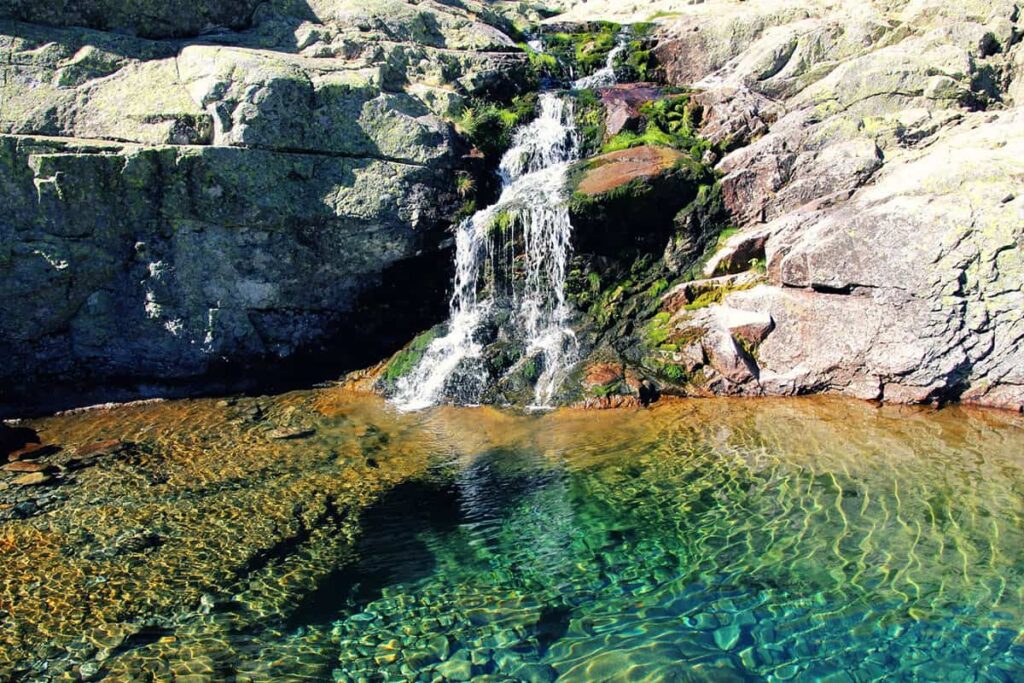 Laguna Grande Parque de Gredos Avila - Explora tu ruta