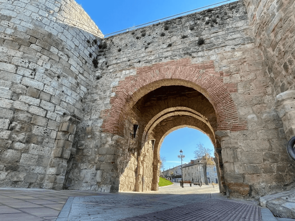 Muralha de Burgos - Destino Burgos