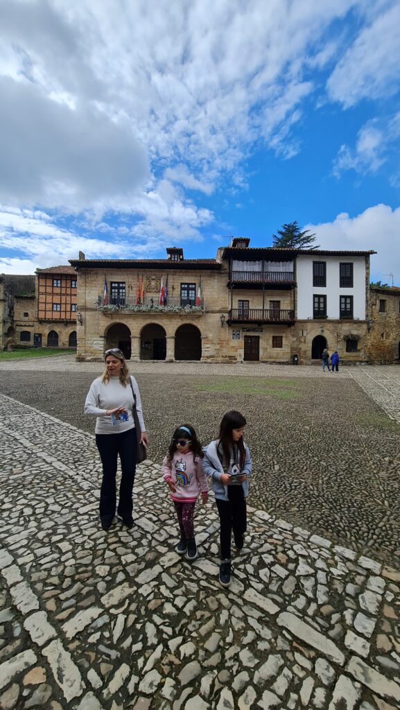Plaza Mayor Santillana - Magu Mathias