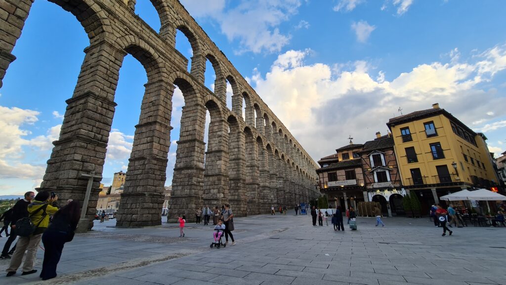 Plaza del Azoguejo Segovia - Magu Mathias