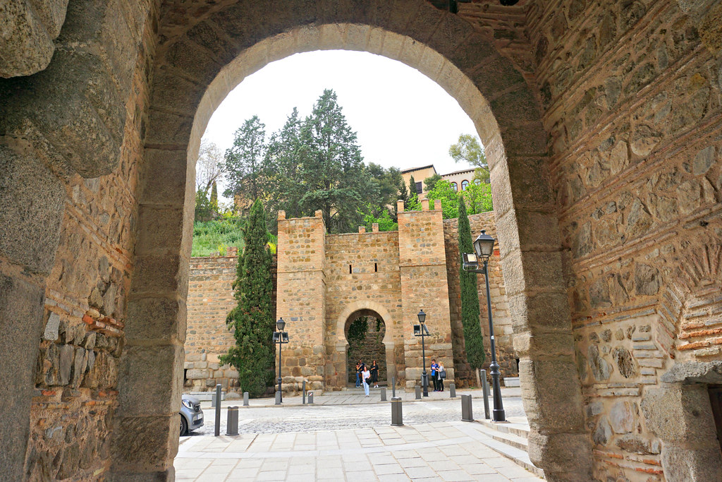 Porta de Alcantara Muralhas de Toledo - Living in iberia
