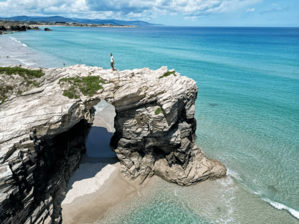 Praia das Catedrais - Roads & Rivers