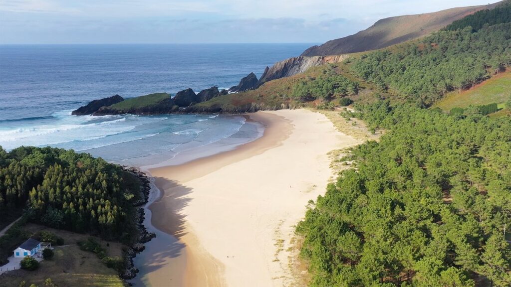 Praia de Esteiro Ribadeo - the cliffs of Loiba