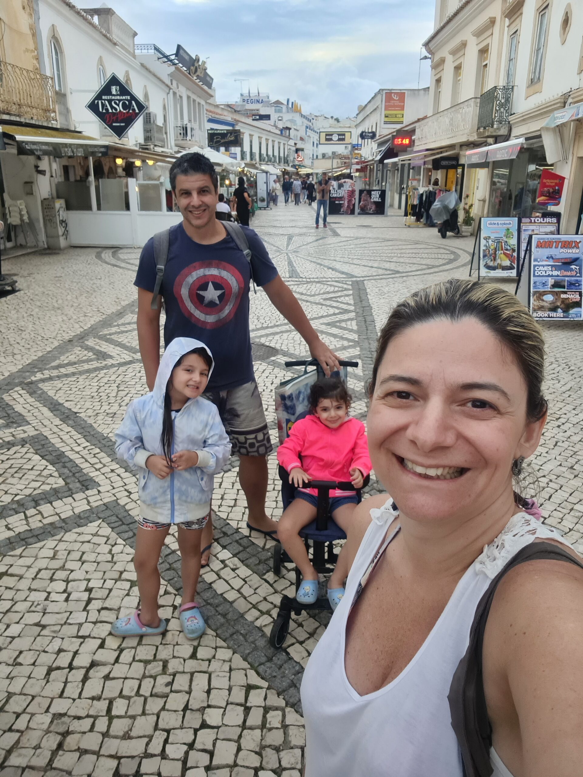 Rua 5 de Outubro Albufeira - Magu Mathias