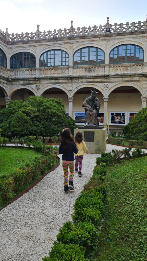 Universidade de Santiago de Compostela - Magu Mathias