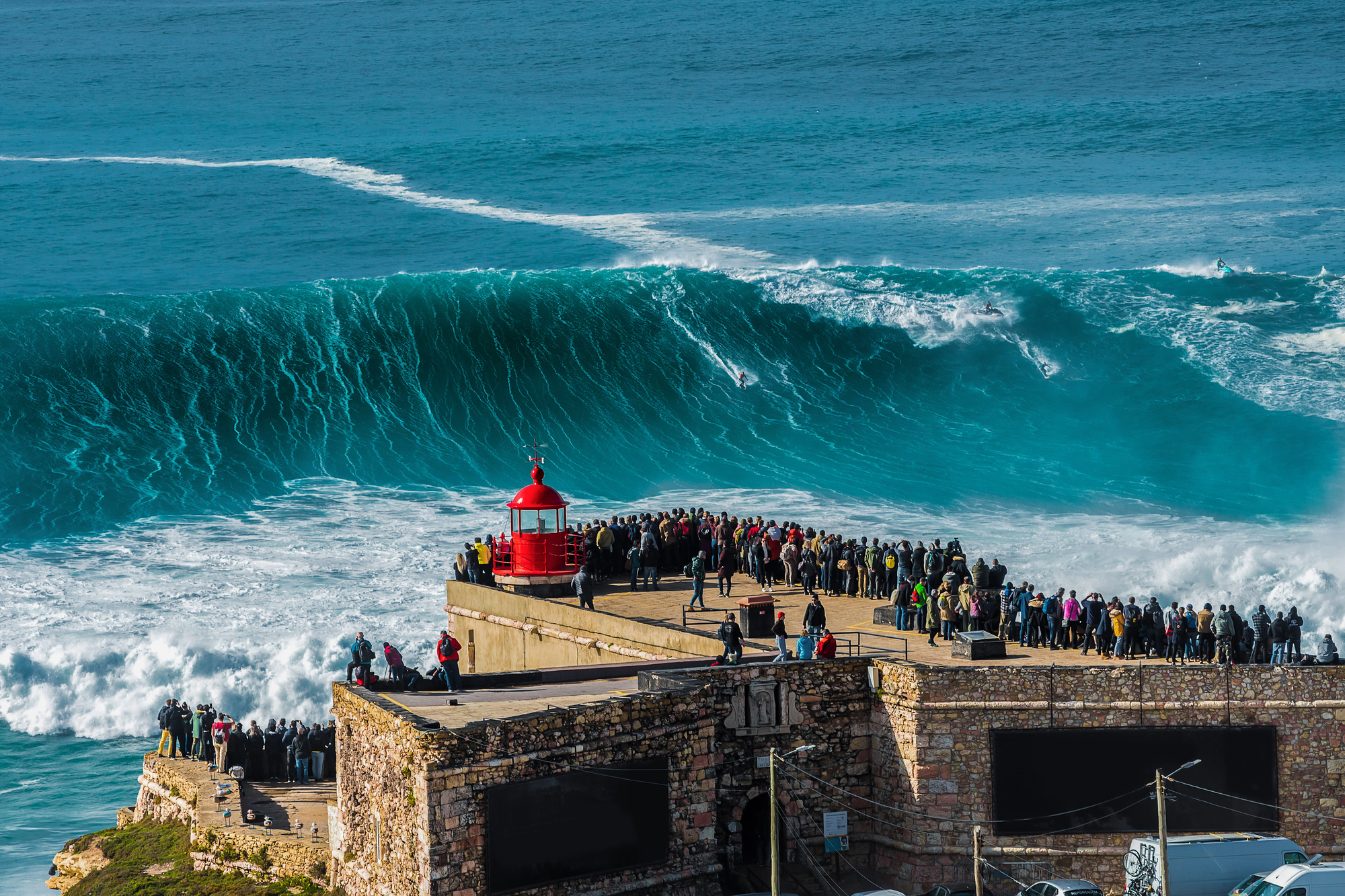 Canhão de Nazare ondas gigantes - Bancada.pt