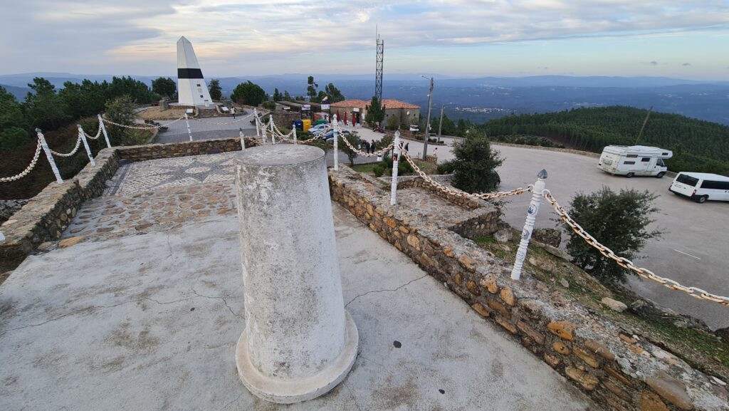 Centro geodésico de Portugal - Magu Mathias