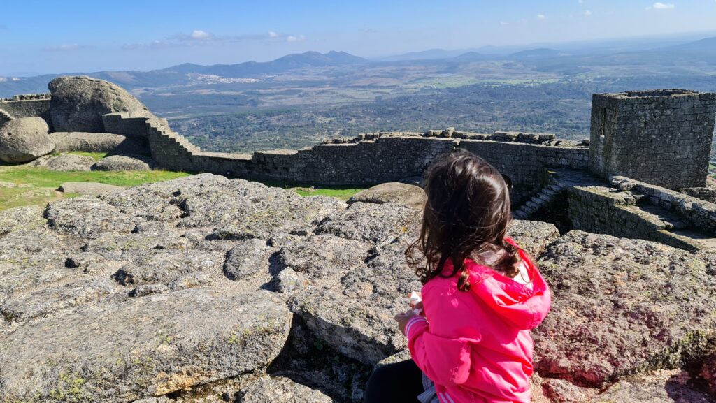 Crianças no Castelo de Monsanto - Magu Mathias